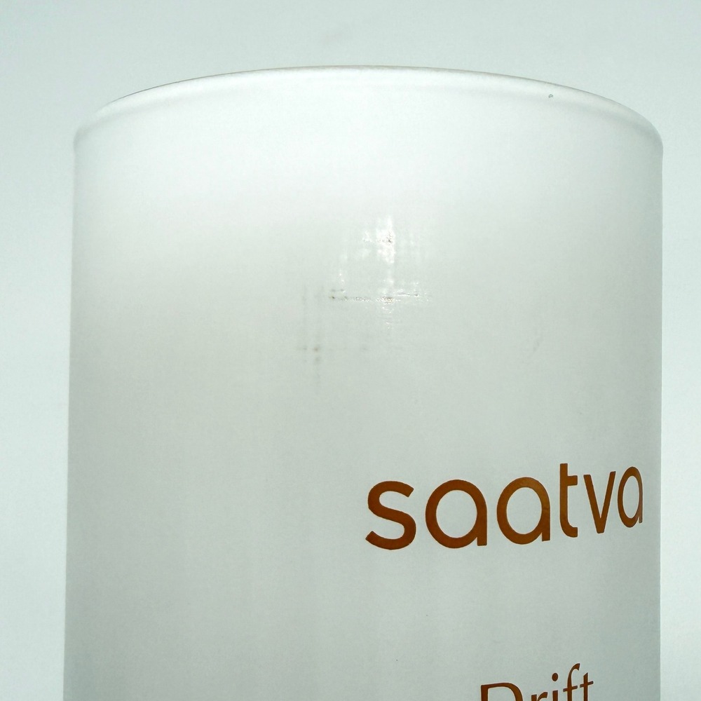 Saatva Scented Candle 8oz White Drift Lavender Vetiver Aromatherapy Relaxing NEW - Picture 3 of 8